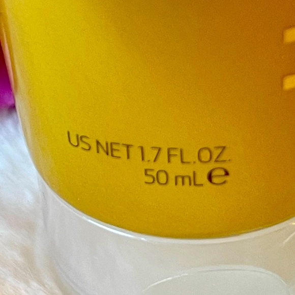 Miriam Quevedo Sublime Gold Luminous Shampoo, 1.7 oz Travel Size - Picture 2 of 6